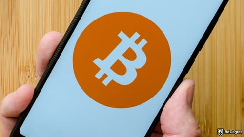 Tom Lee Warns: Bitcoin Could Still Crash 50% Despite Wall Street Buzz